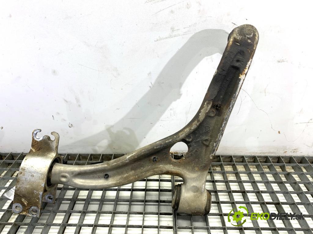 MERCEDES-BENZ W176 liftback 2017 90 kW A 180 (176.042) 1595 rameno pravý přední část