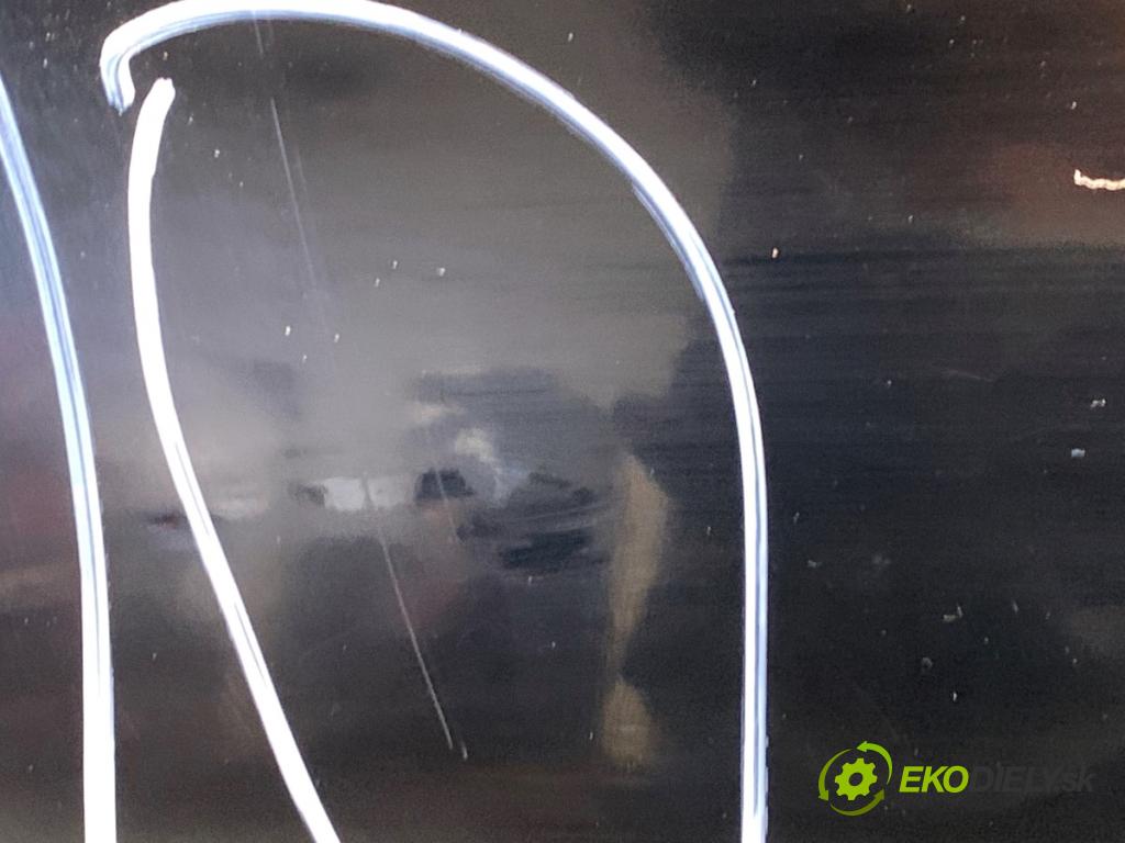 MERCEDES-BENZ W176 liftback 2017 90 kW A 180 (176.042) 1595 kapota zad 696