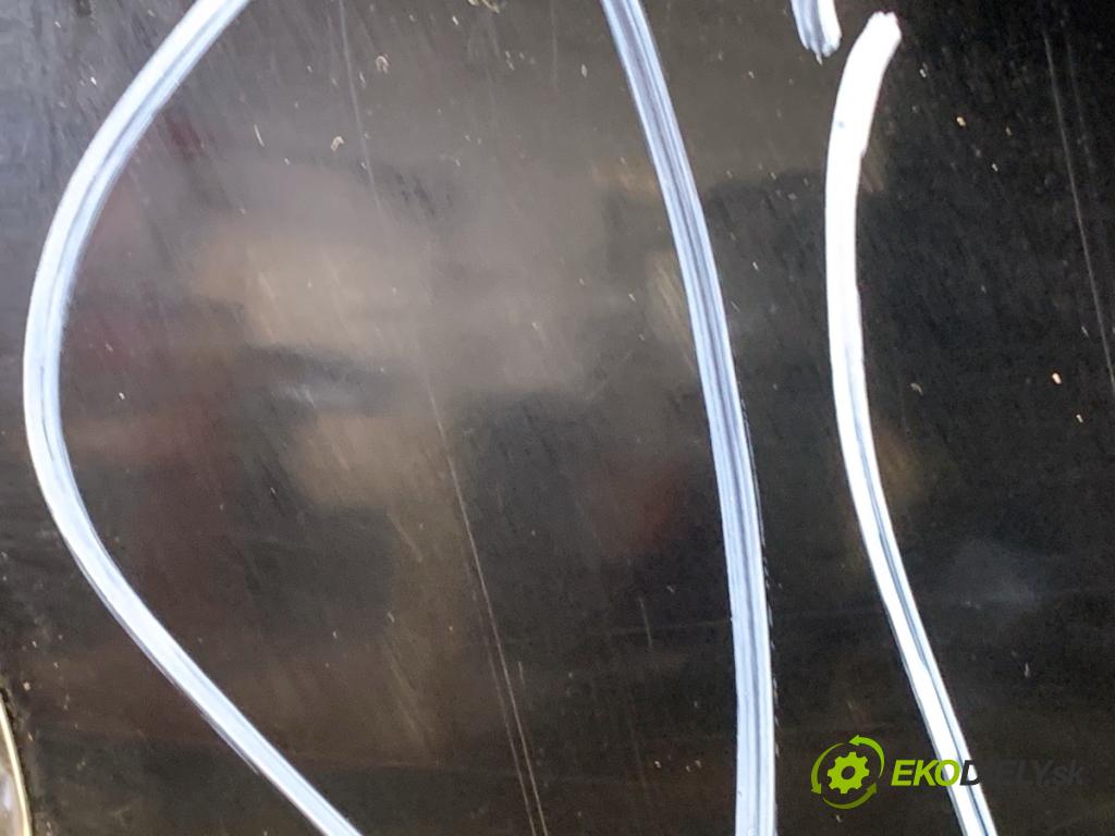 MERCEDES-BENZ W176 liftback 2017 90 kW A 180 (176.042) 1595 kapota zad 696