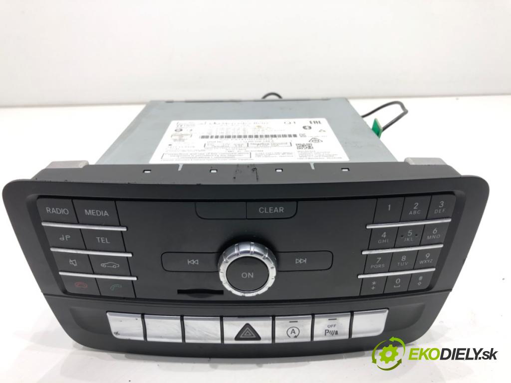 MERCEDES-BENZ W176 liftback 2017 90 kW A 180 (176.042) 1595 RADIO mavigace A2469007618 (Audio zařízení)