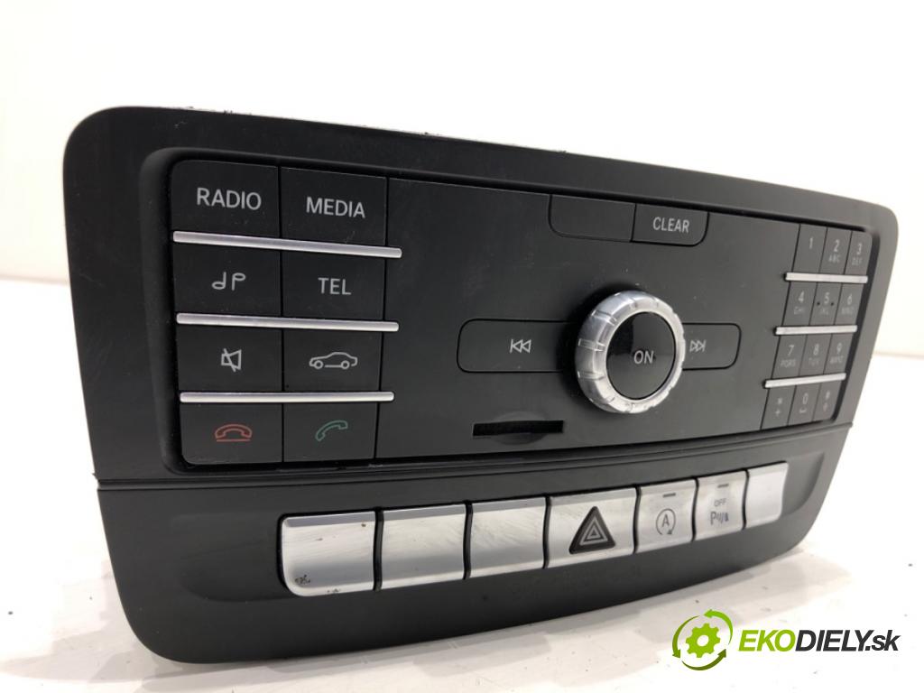 MERCEDES-BENZ W176 liftback 2017 90 kW A 180 (176.042) 1595 RADIO Navigácia A2469007618 (Audio zariadenie)