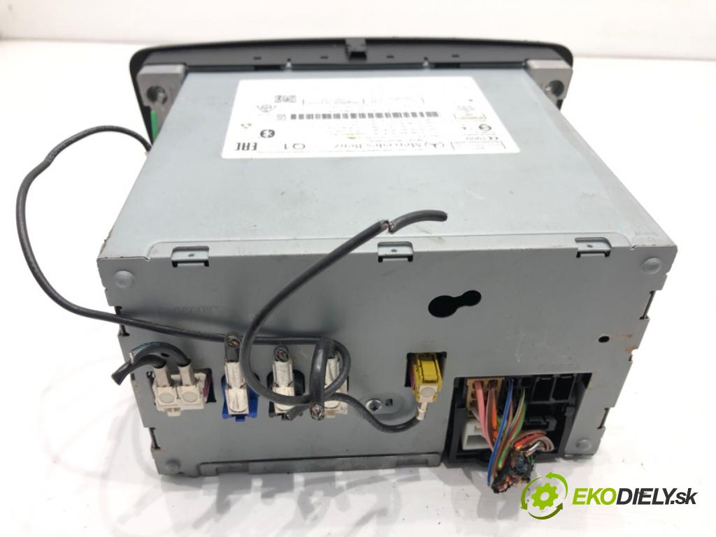 MERCEDES-BENZ W176 liftback 2017 90 kW A 180 (176.042) 1595 RADIO Navigácia A2469007618 (Audio zariadenie)