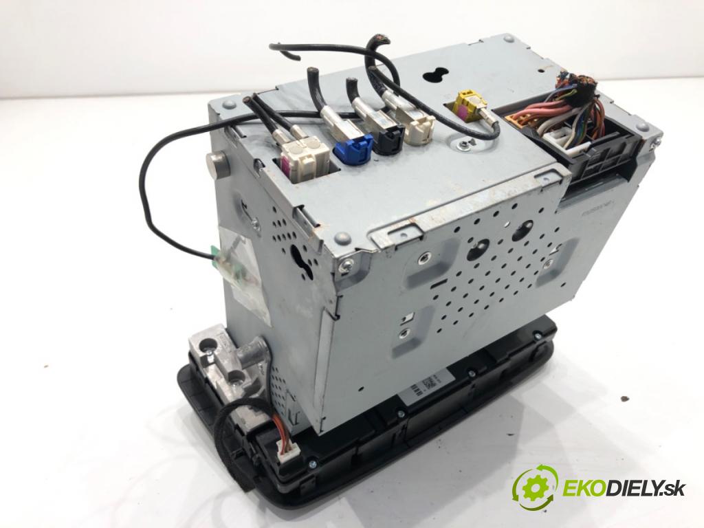 MERCEDES-BENZ W176 liftback 2017 90 kW A 180 (176.042) 1595 RADIO Navigácia A2469007618 (Audio zariadenie)