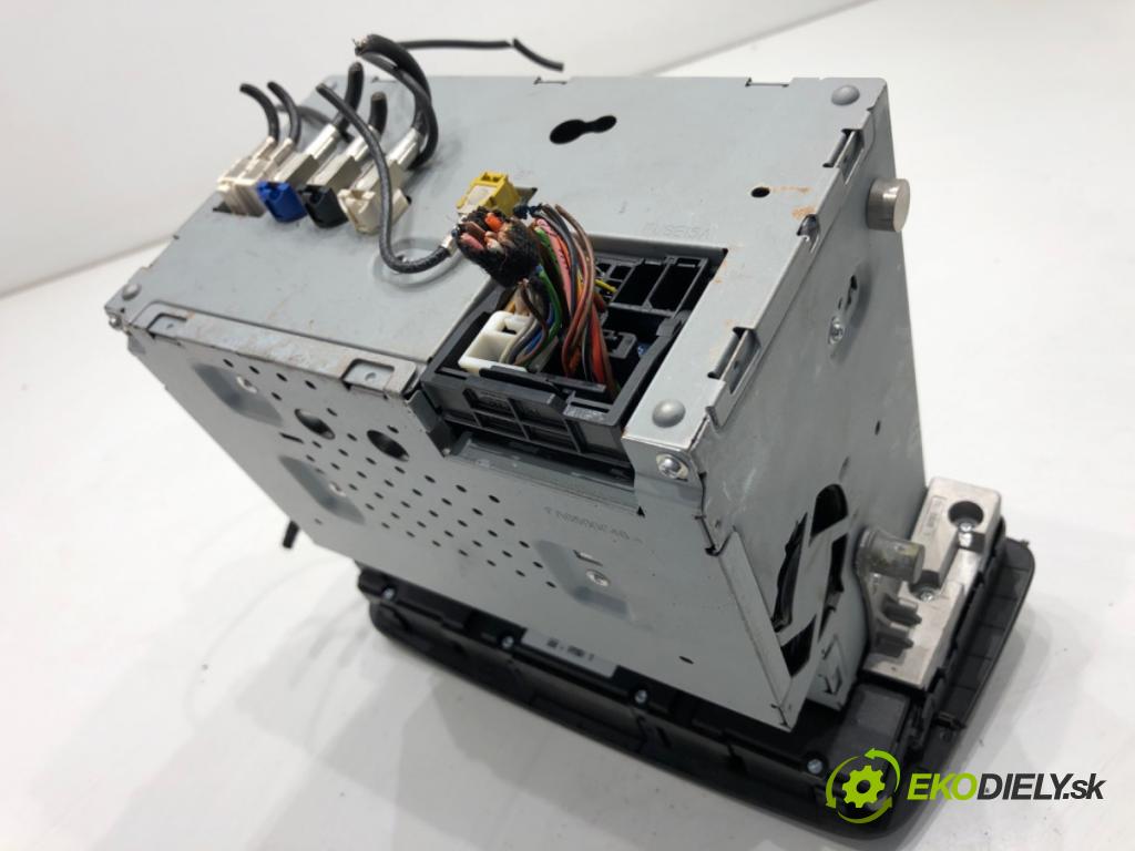 MERCEDES-BENZ W176 liftback 2017 90 kW A 180 (176.042) 1595 RADIO Navigácia A2469007618 (Audio zariadenie)