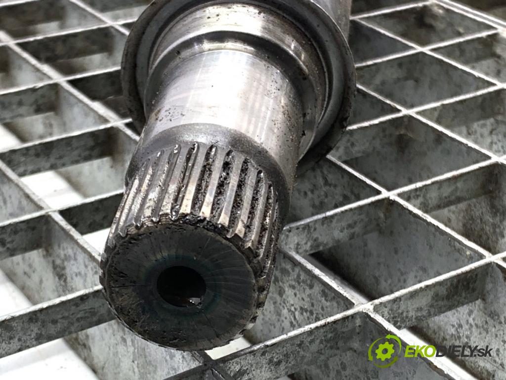 MERCEDES-BENZ W176 liftback 2017 90 kW A 180 (176.042) 1595 Poloos pravy predný A2463600274