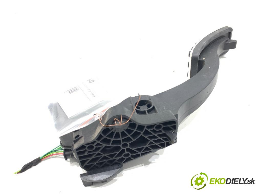 MERCEDES-BENZ W176 liftback 2017 90 kW A 180 (176.042) 1595 Potenciometer plynu A2463001404 (Potenciometer plynového pedálu)