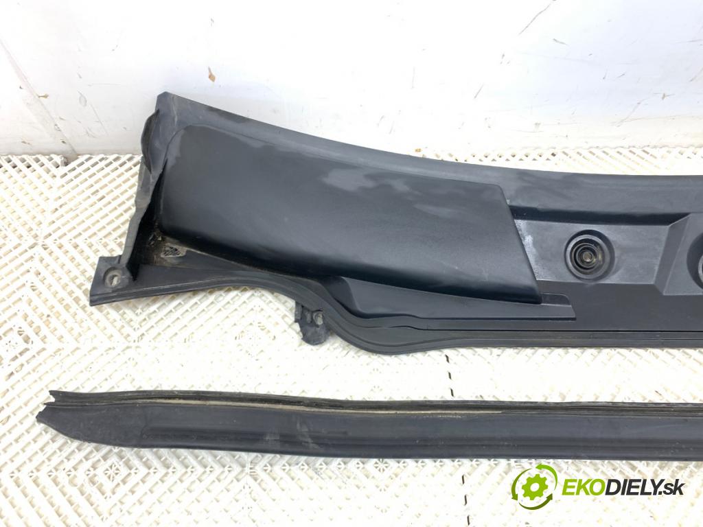 MERCEDES-BENZ W176 liftback 2017 90 kW A 180 (176.042) 1595 Torpédo, plast pod čelné okno A1768300013 (Torpédo (plast pod čelným sklom))