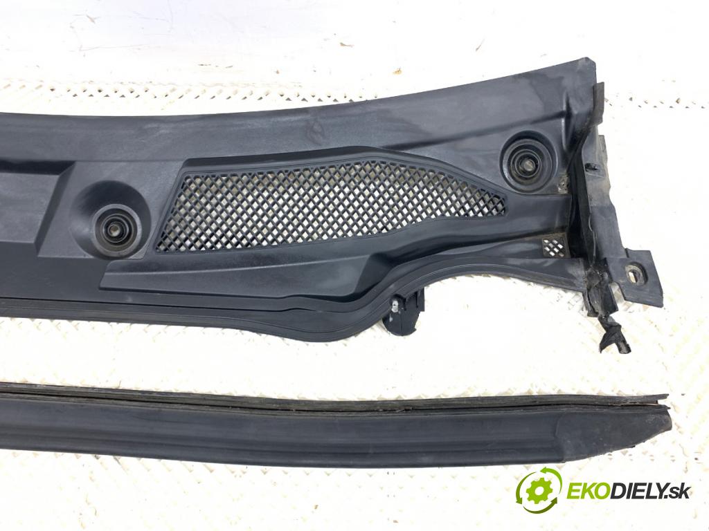 MERCEDES-BENZ W176 liftback 2017 90 kW A 180 (176.042) 1595 Torpédo, plast pod čelné okno A1768300013 (Torpédo (plast pod čelným sklom))