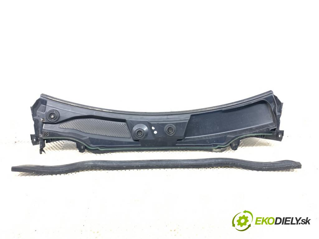 MERCEDES-BENZ W176 liftback 2017 90 kW A 180 (176.042) 1595 Torpédo, plast pod čelné okno A1768300013 (Torpédo (plast pod čelným sklom))