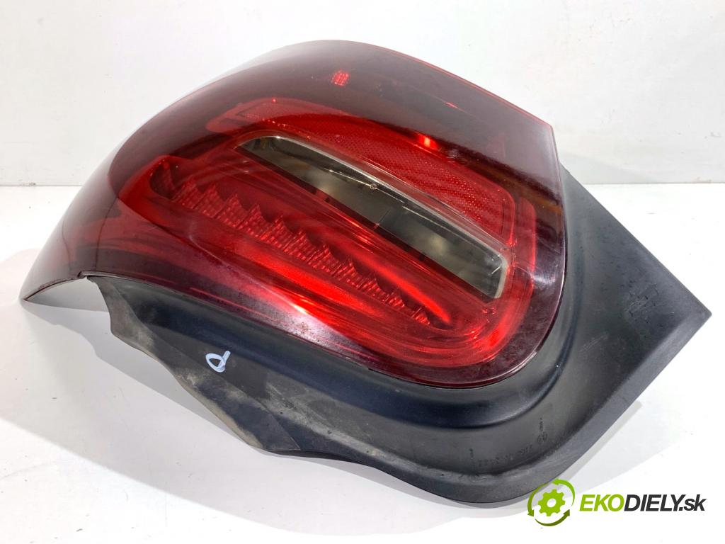 MERCEDES-BENZ W176 liftback 2017 90 kW A 180 (176.042) 1595 Svetlo pravy zad A1769064900