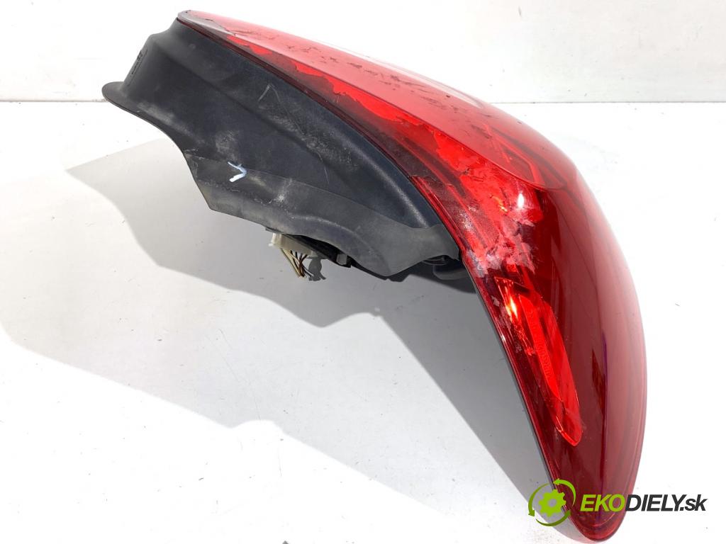 MERCEDES-BENZ W176 liftback 2017 90 kW A 180 (176.042) 1595 Svetlo ľavy zad A1769064800