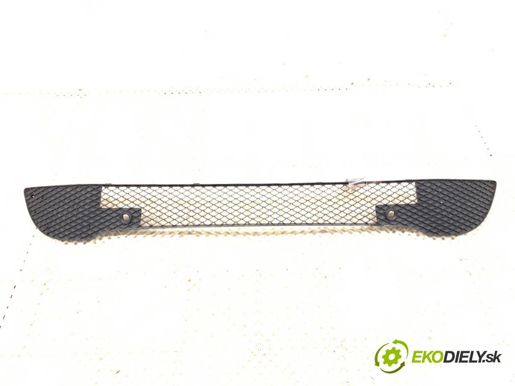 MERCEDES-BENZ W176 liftback 2017 90 kW A 180 (176.042) 1595 Mriežky nárazníka predný stredna A1768853322