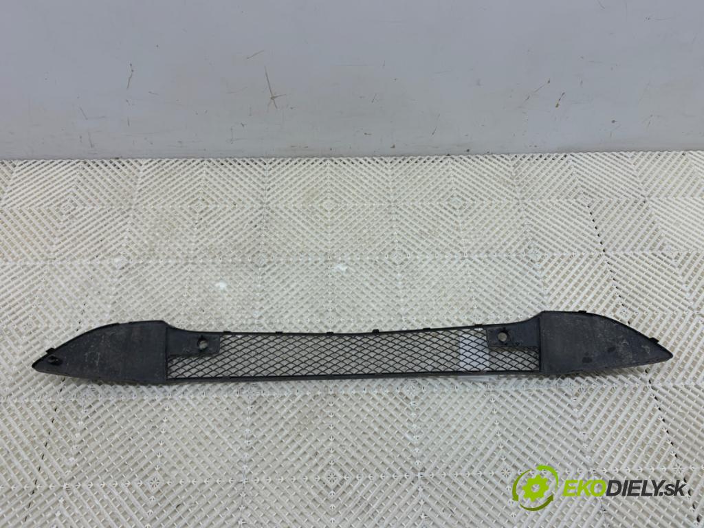 MERCEDES-BENZ W176 liftback 2017 90 kW A 180 (176.042) 1595 Mriežky nárazníka predný stredna A1768853322