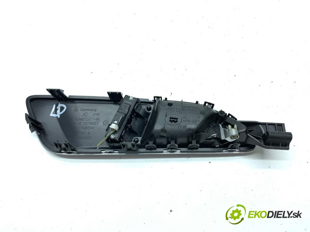 MERCEDES-BENZ W176 liftback 2017 90 kW A 180 (176.042) 1595 Kľučka vnútorná ľavy predný A2467201148