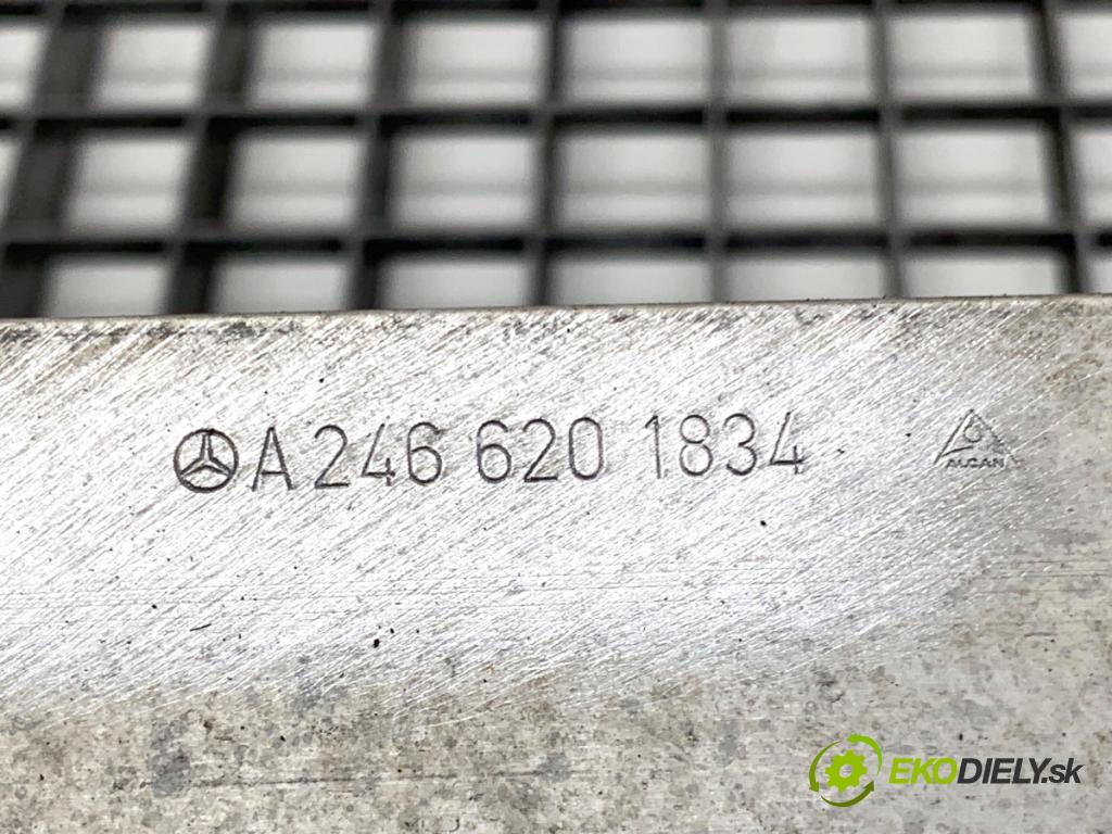 MERCEDES-BENZ W176 liftback 2017 90 kW A 180 (176.042) 1595 Výstuha nárazníka predný A2466201834 (Výstuha predná)