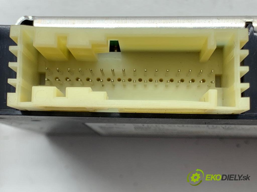 MERCEDES-BENZ W176 liftback 2017 90 kW A 180 (176.042) 1595 Modul TELEMATIC A2139008013
