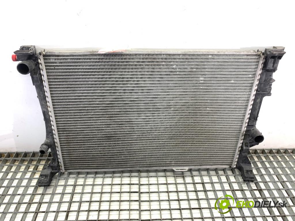 MERCEDES-BENZ W176 liftback 2017 90 kW A 180 (176.042) 1595 chladič vody A2465001203 (Vodní chladič)