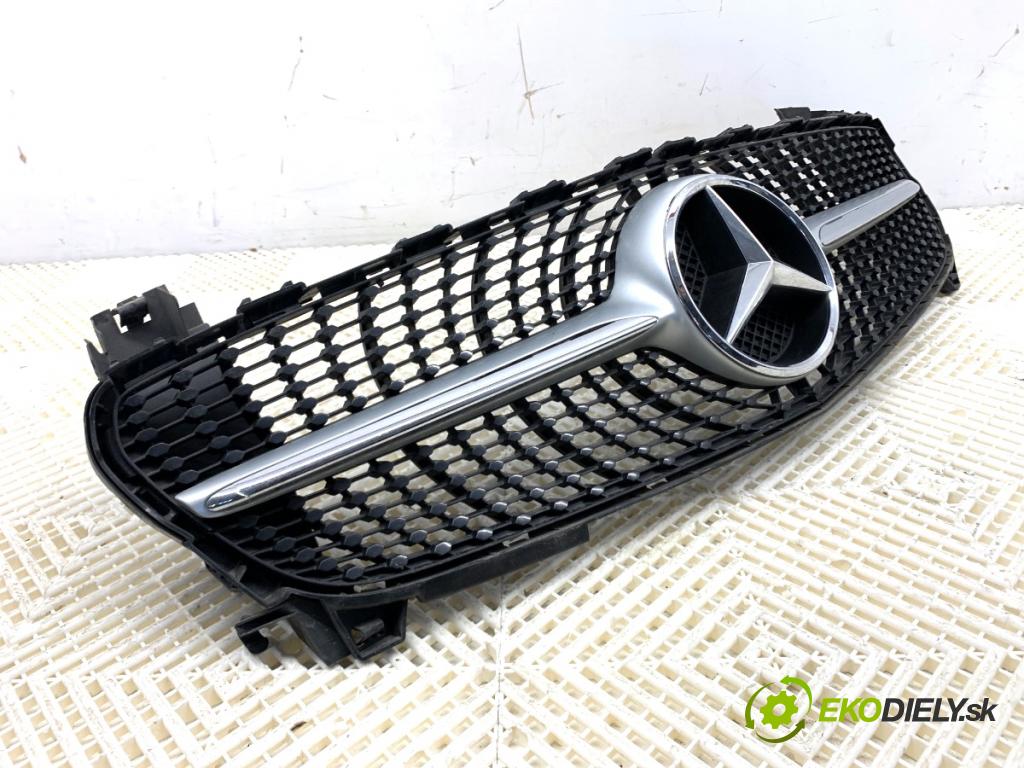 MERCEDES-BENZ W176 liftback 2017 90 kW A 180 (176.042) 1595 Mriežka maska A0008880060 (Mriežka predná (maska chladiča))