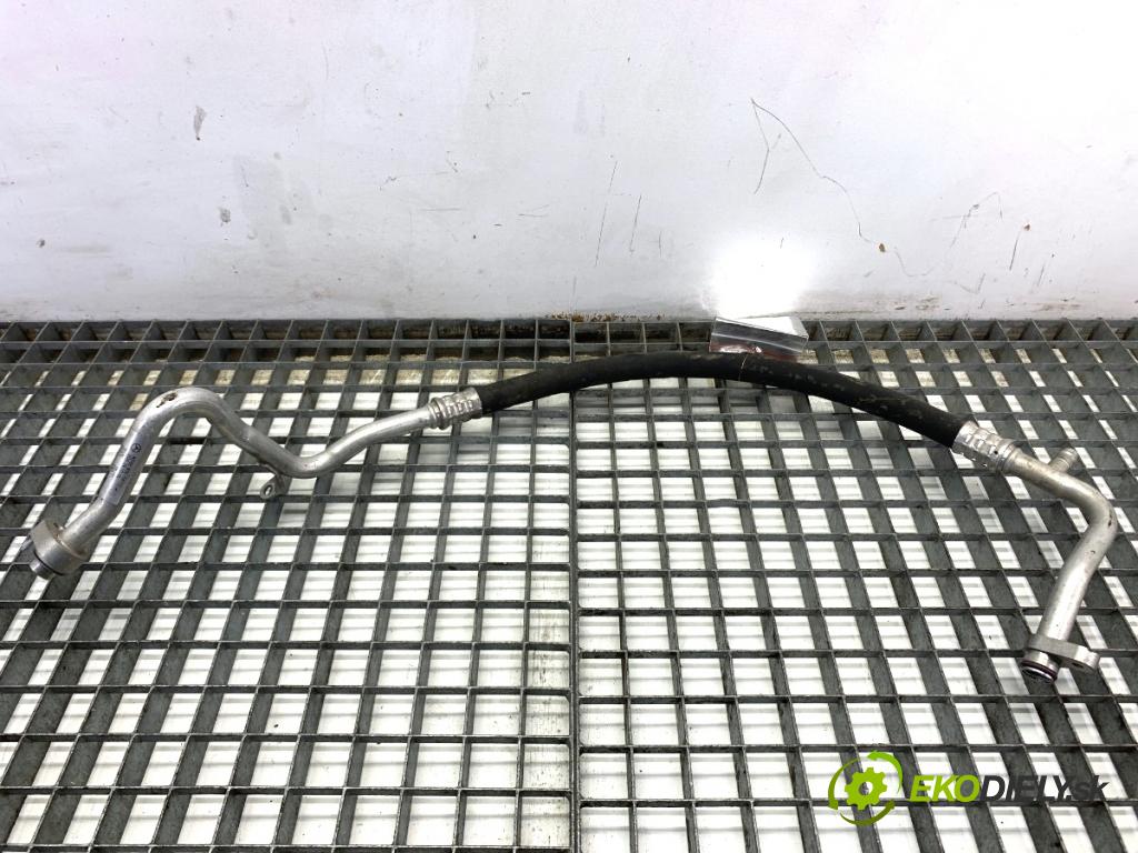 MERCEDES-BENZ W176 liftback 2017 90 kW A 180 (176.042) 1595 rúrka klimatizace A2468300402 (Trubka klimatizace)