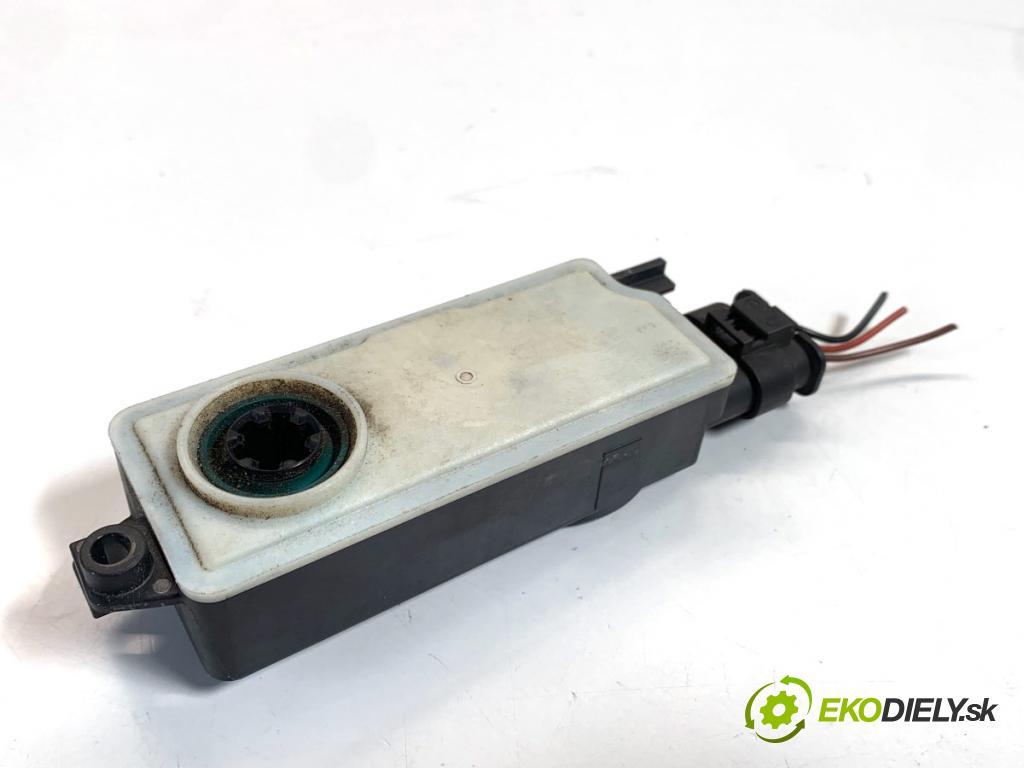 BMW G02 SUV 2023 140 kW xDrive 20 d 1995 Motorček rolety ŽALÚZIE: 5A180E3