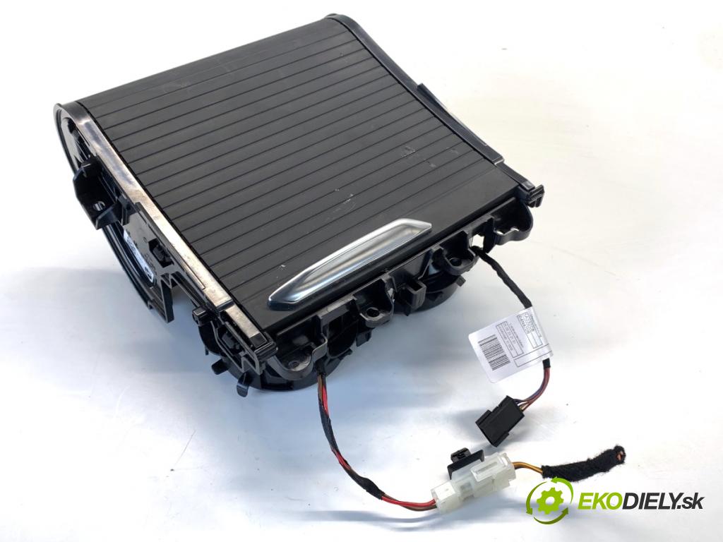 BMW G02 SUV 2023 140 kW xDrive 20 d 1995 držák na nápoje Roleta 5A192C3