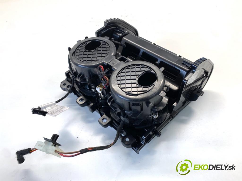 BMW G02 SUV 2023 140 kW xDrive 20 d 1995 Držiak na nápoje Roleta 5A192C3