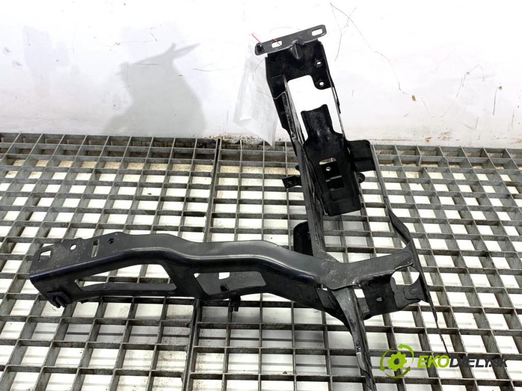 BMW G02 SUV 2023 140 kW xDrive 20 d 1995 uchycení světla levý 7400113