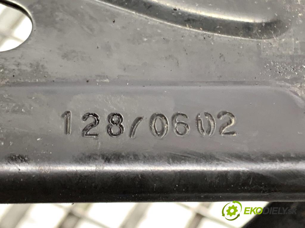 BMW G02 SUV 2023 140 kW xDrive 20 d 1995 uchytenia svetla ľavy 7400113