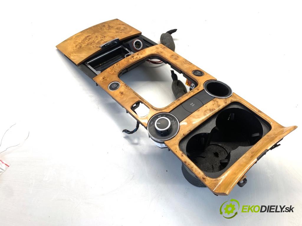 VW TOUAREG SUV 2009 176 kW 3.0 V6 TDI 2967 Rámček kryt TUNEL: Držiak na nápoje 7L6858602C