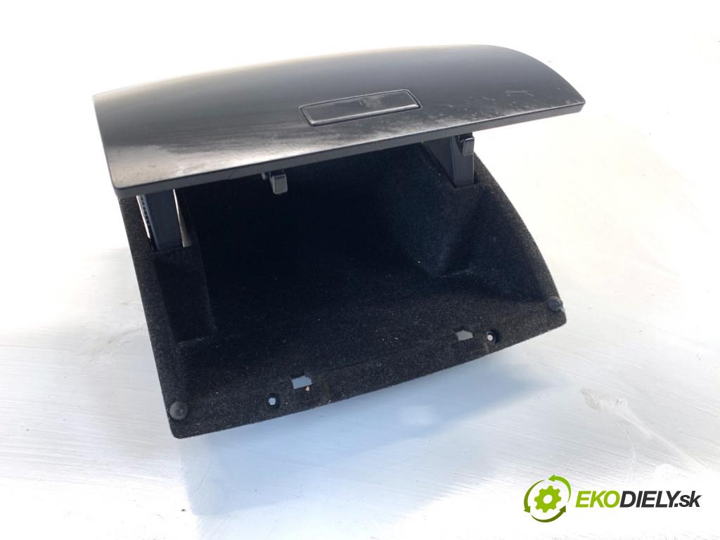 VW TOUAREG SUV 2009 176 kW 3.0 V6 TDI 2967 Priehradka, kastlík prístrojovky stredový 7L6857919D