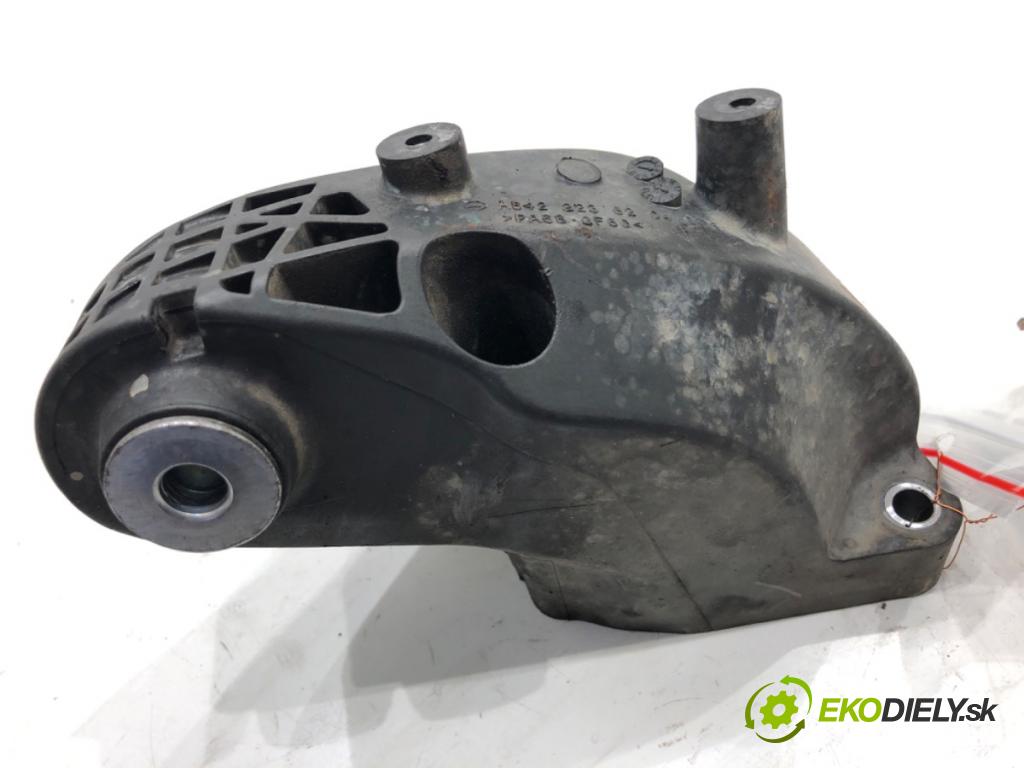 MERCEDES-BENZ KLASA GL SUV 2012 190 kW GL 350 CDI / BlueTec 4-matic (166.823, 166.824) 2987 držák motora A6422236204