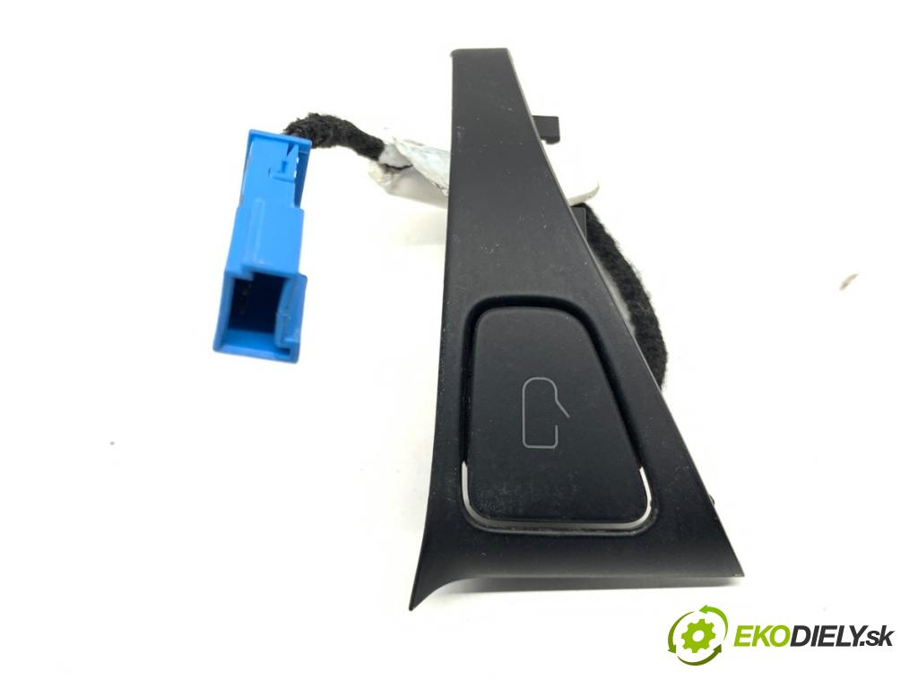 TESLA MODEL Y SUV 2023 235 kW EV 0 klika vnitřní pravý přední část 1647416-02-A