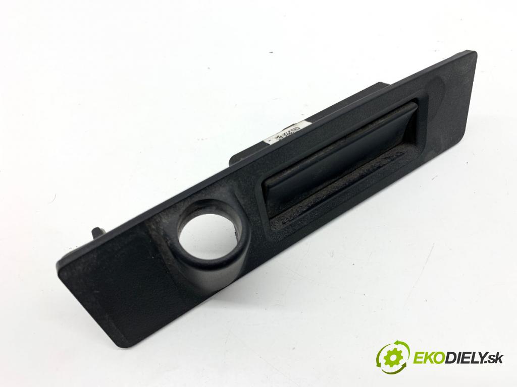 TESLA MODEL Y SUV 2023 235 kW EV 0 Kľučka dverí zad