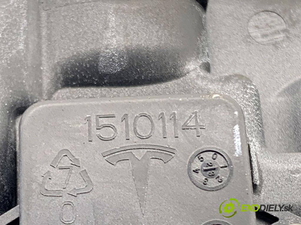 TESLA MODEL Y SUV 2023 235 kW EV 0 Kľučka vonkajšia ľavy zad 1528114-00-D