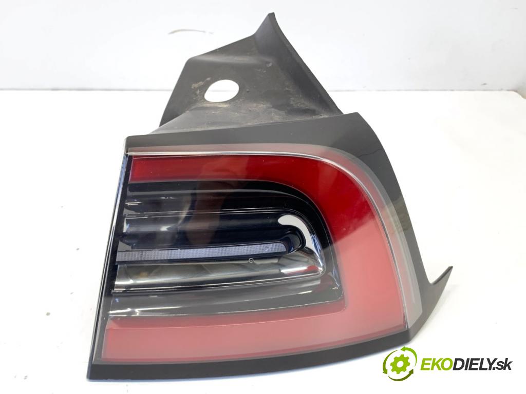 TESLA MODEL Y SUV 2023 235 kW EV 0 Svetlo pravy zad 1502087-00-D