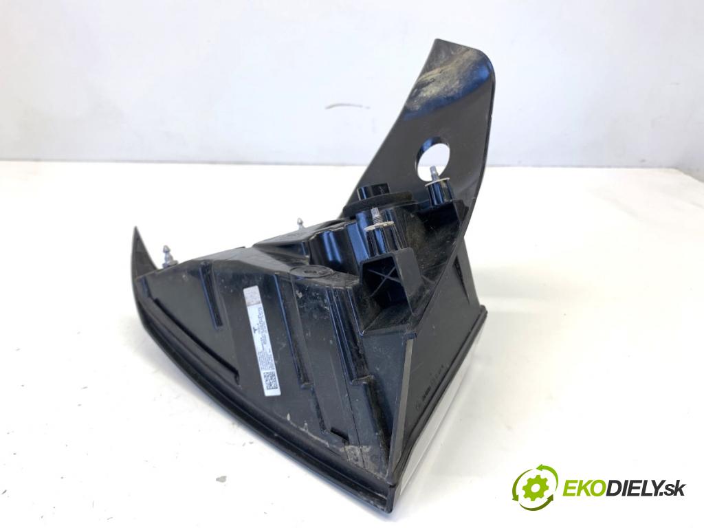 TESLA MODEL Y SUV 2023 235 kW EV 0 Svetlo pravy zad 1502087-00-D