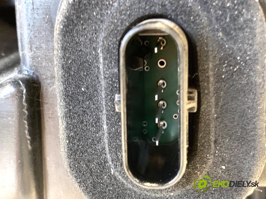 TESLA MODEL Y SUV 2023 235 kW EV 0 Svetlo pravy zad 1502087-00-D