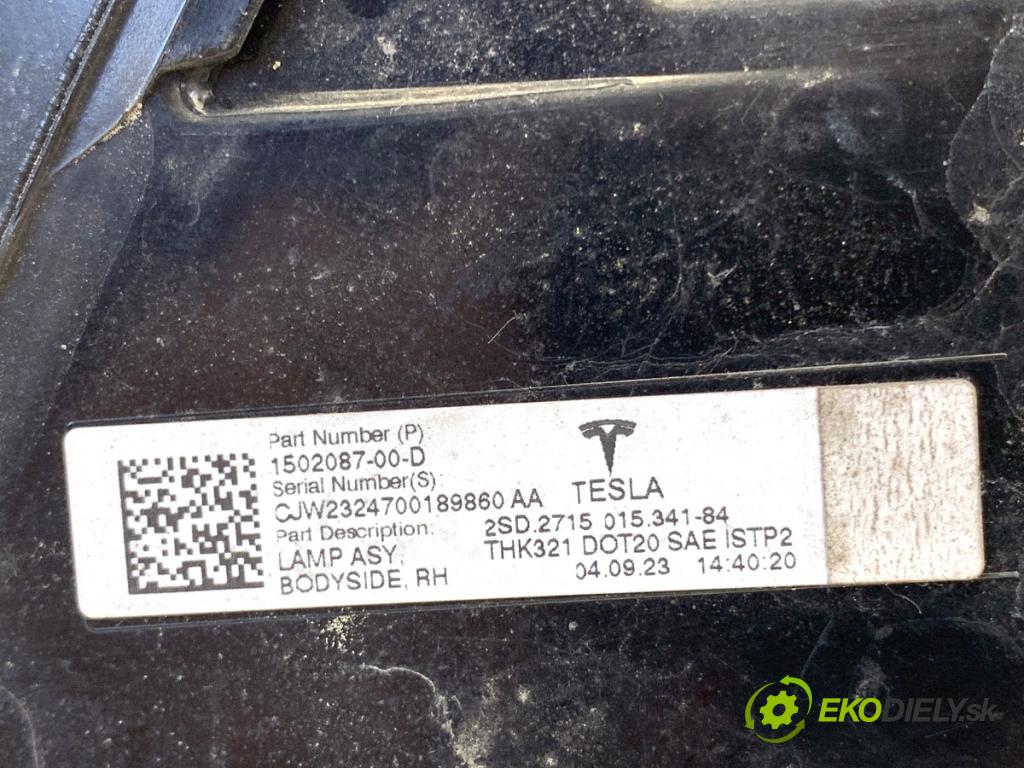 TESLA MODEL Y SUV 2023 235 kW EV 0 světlo pravý zadní část 1502087-00-D