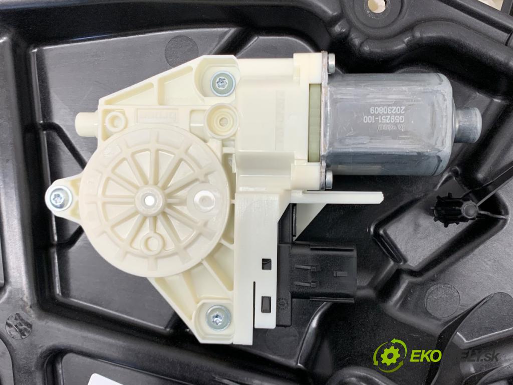 TESLA MODEL Y SUV 2023 235 kW EV 0 Mechanizmus okna pravy zad 1526807-00-B