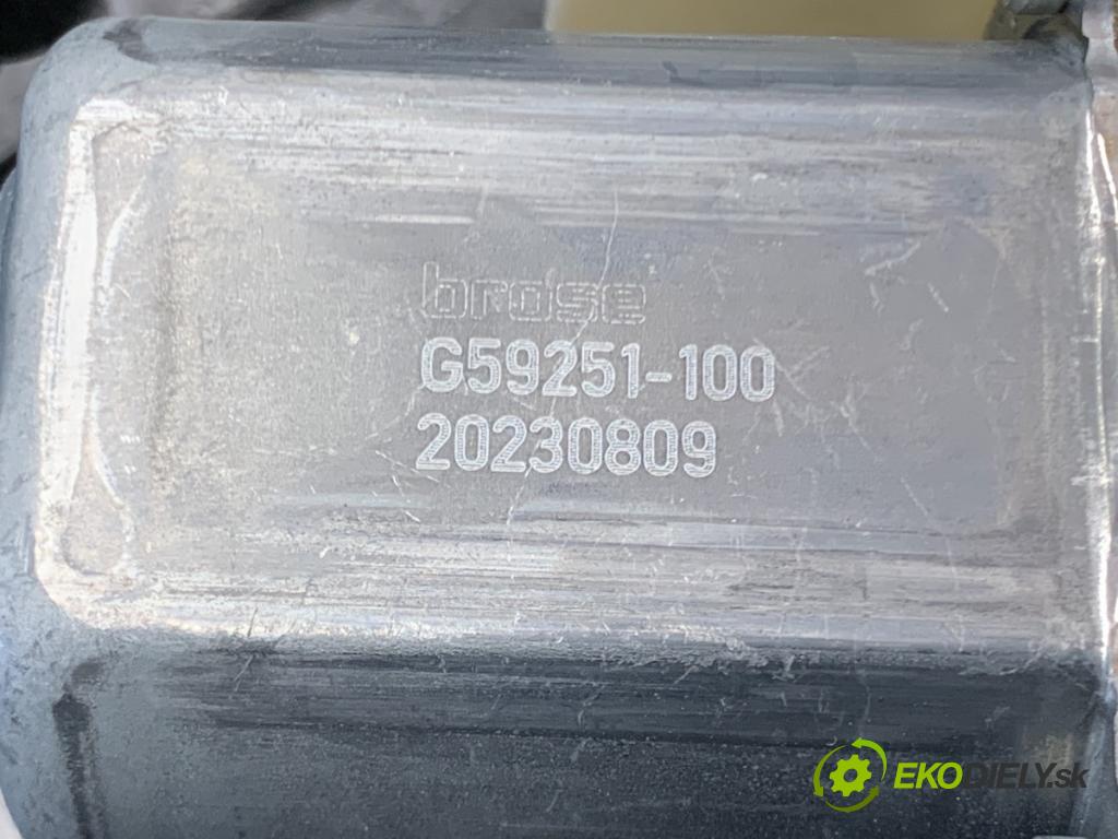 TESLA MODEL Y SUV 2023 235 kW EV 0 Mechanizmus okna pravy zad 1526807-00-B