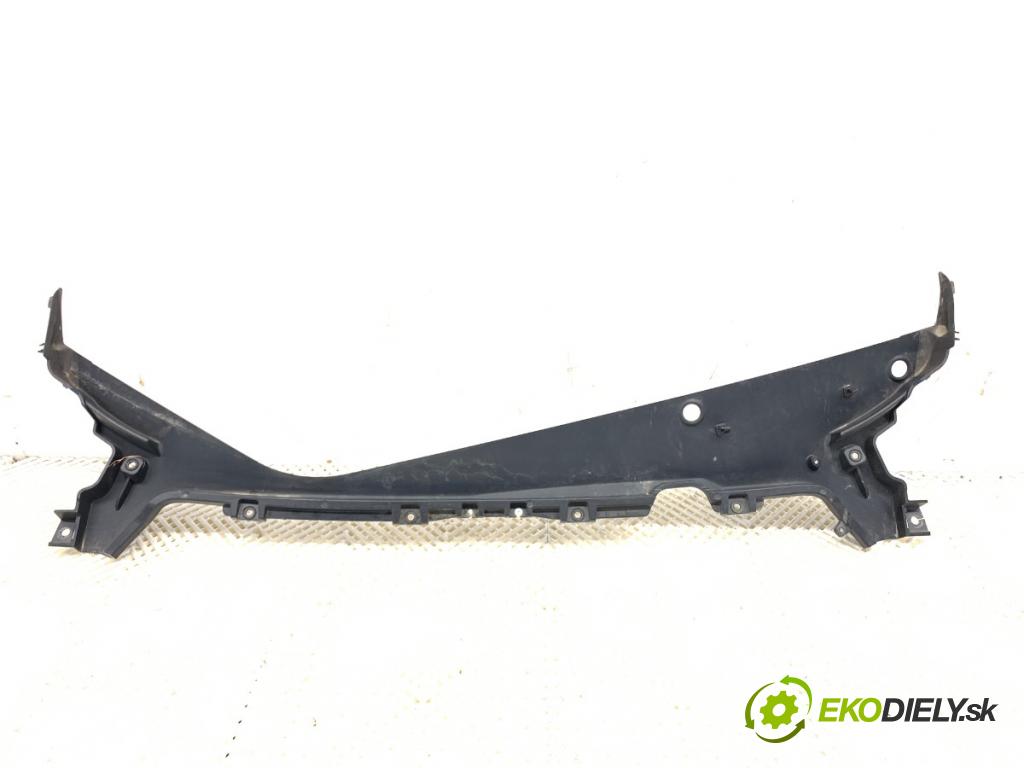 TESLA MODEL Y SUV 2023 235 kW EV 0 torpédo plast pod čelní okno 1492603-00-D (Plast pod čelním sklem)