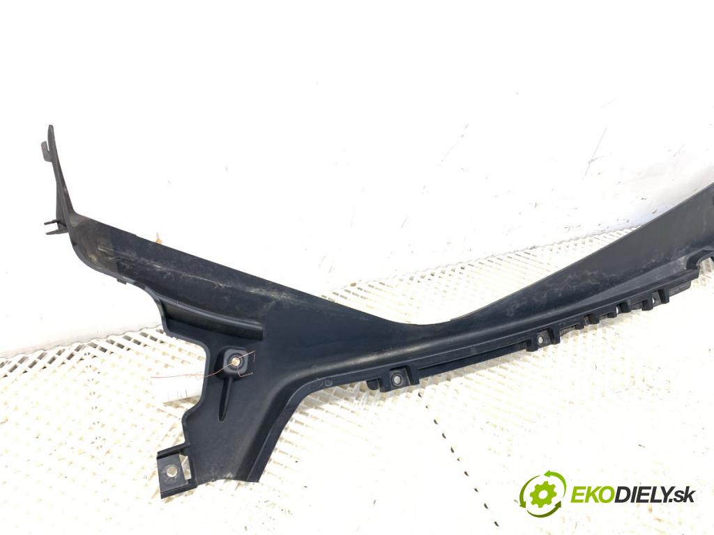 TESLA MODEL Y SUV 2023 235 kW EV 0 Torpédo, plast pod čelné okno 1492603-00-D (Torpédo (plast pod čelným sklom))