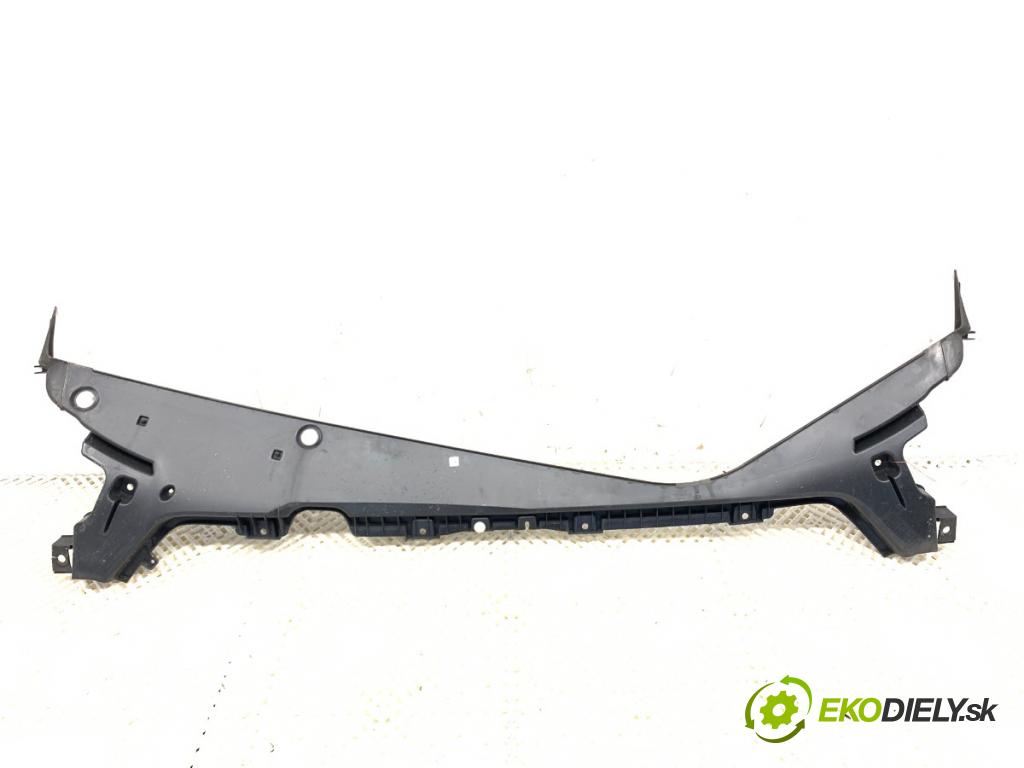 TESLA MODEL Y SUV 2023 235 kW EV 0 Torpédo, plast pod čelné okno 1492603-00-D (Torpédo (plast pod čelným sklom))