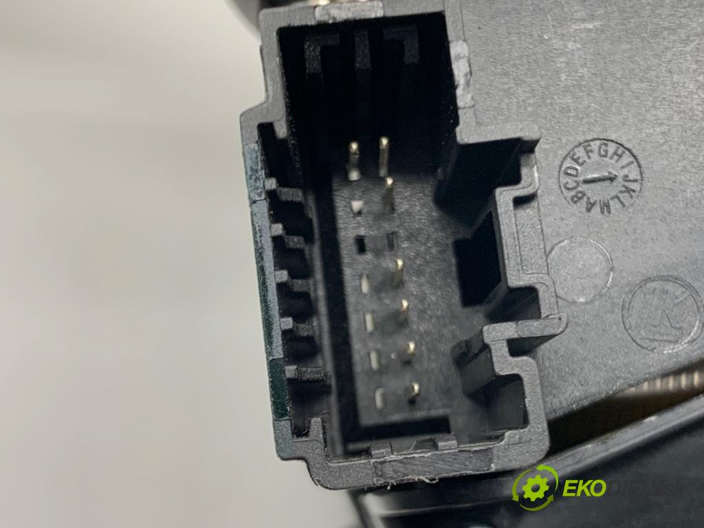 TESLA MODEL Y SUV 2023 235 kW EV 0 Prepínač kombinovaný 1097662-00-P (Prepínacie páčky pod volantom)