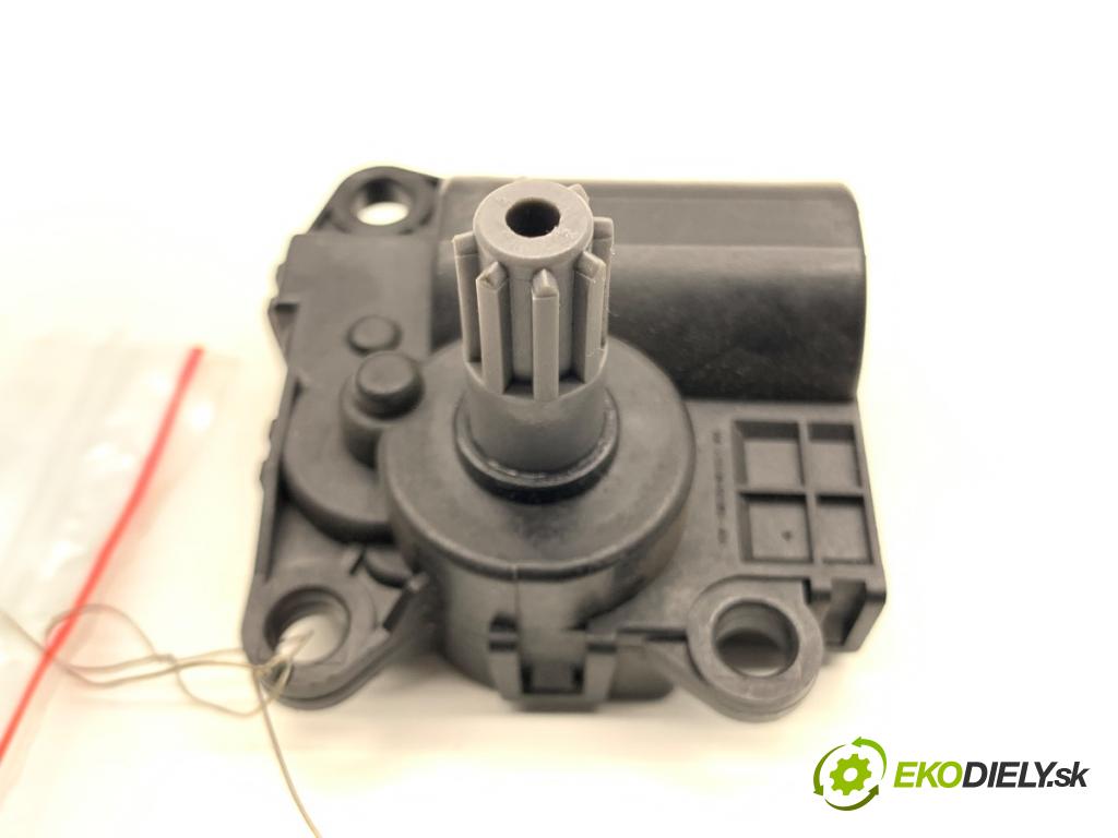 TESLA MODEL Y SUV 2023 235 kW EV 0 motor topení 1500640-00-A