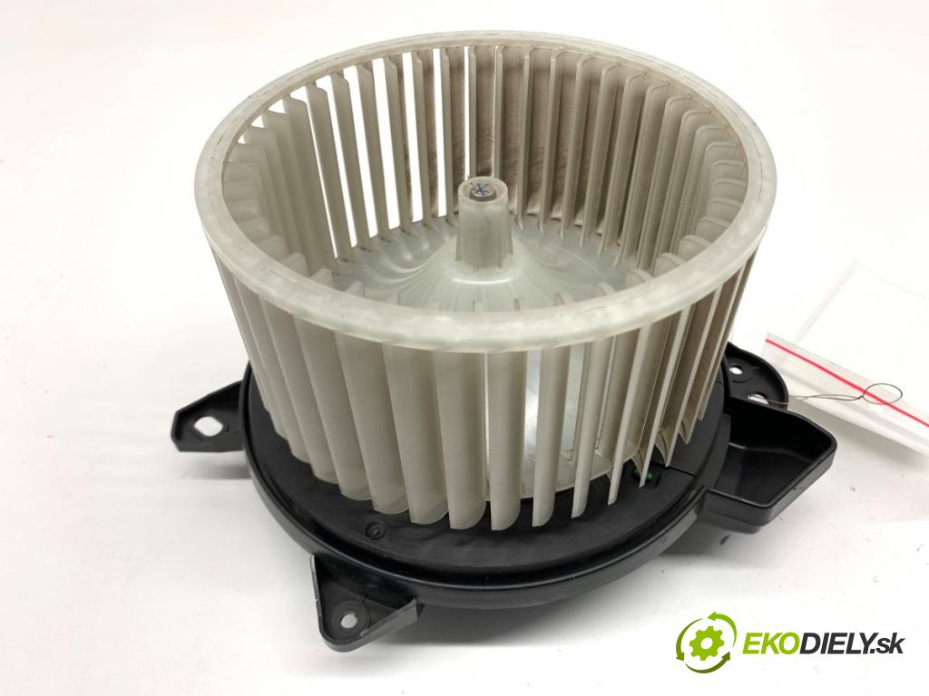 TESLA MODEL Y SUV 2023 235 kW EV 0 ventilátor kúrenia 1679899-00-A