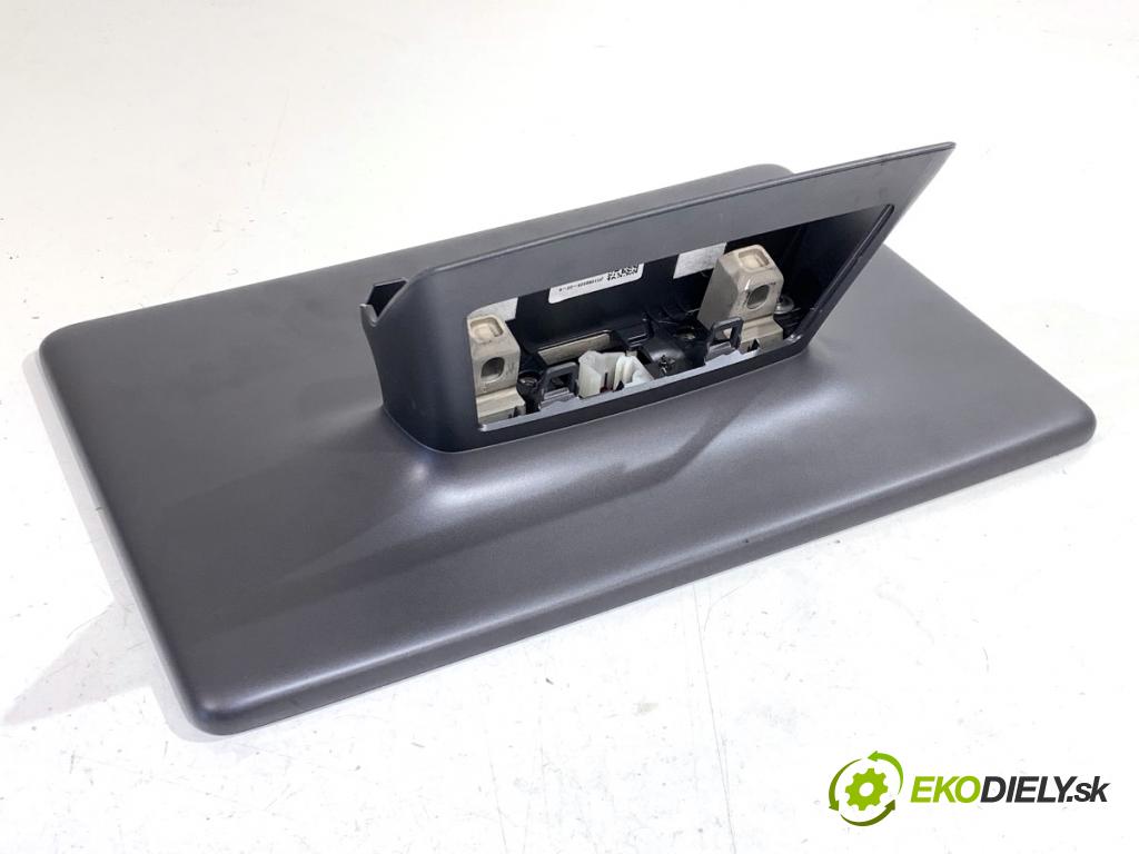 TESLA MODEL Y SUV 2023 235 kW EV 0 Dislpej 1089543-02-J (Prístrojová doska)