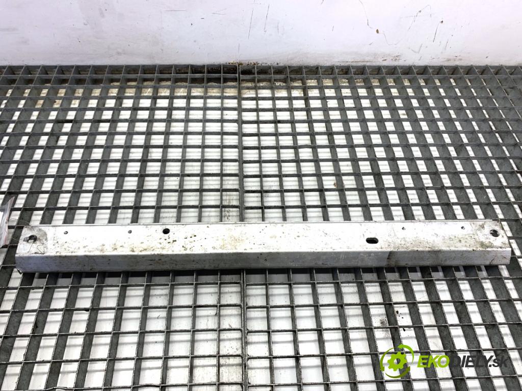 TESLA MODEL Y SUV 2023 235 kW EV 0 Výstuha horná kufra predný 1636605-00-A