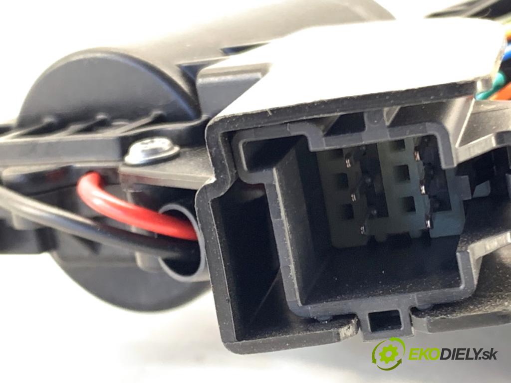 TESLA MODEL Y SUV 2023 235 kW EV 0 zámok dverí zad 1500604-CN-B