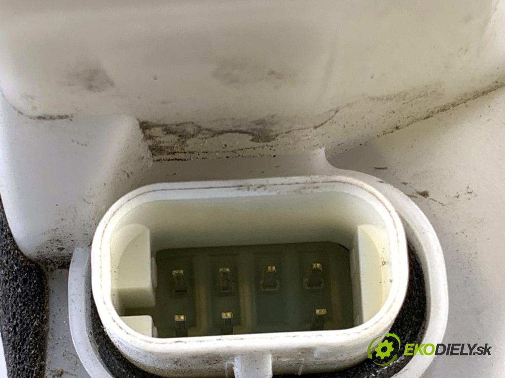 TESLA MODEL Y SUV 2023 235 kW EV 0 zámok Dvere pravy predný 1500673-00-B